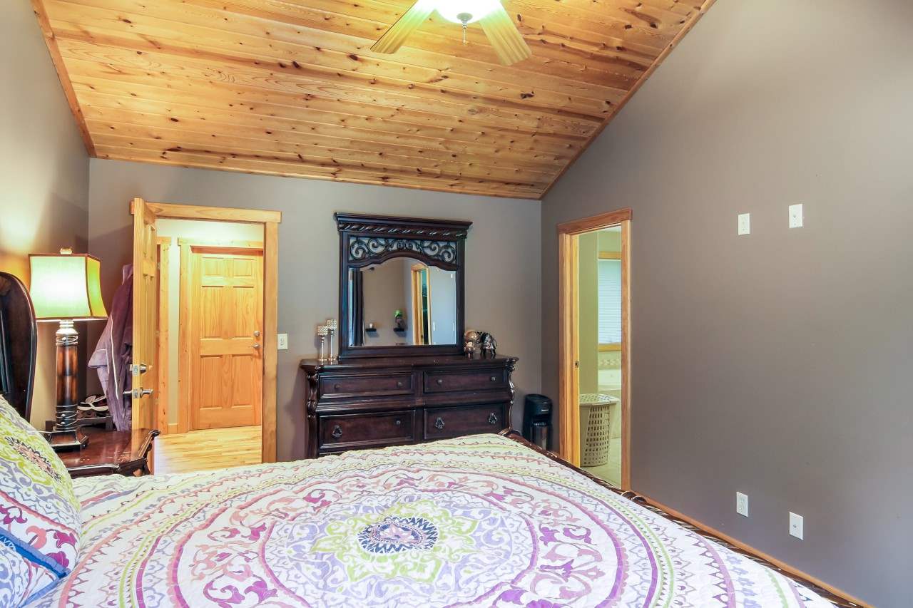 1679 Round Lake Road Interlochen, MI 49643 - Photo 33 of 37 1860584-33.JPG