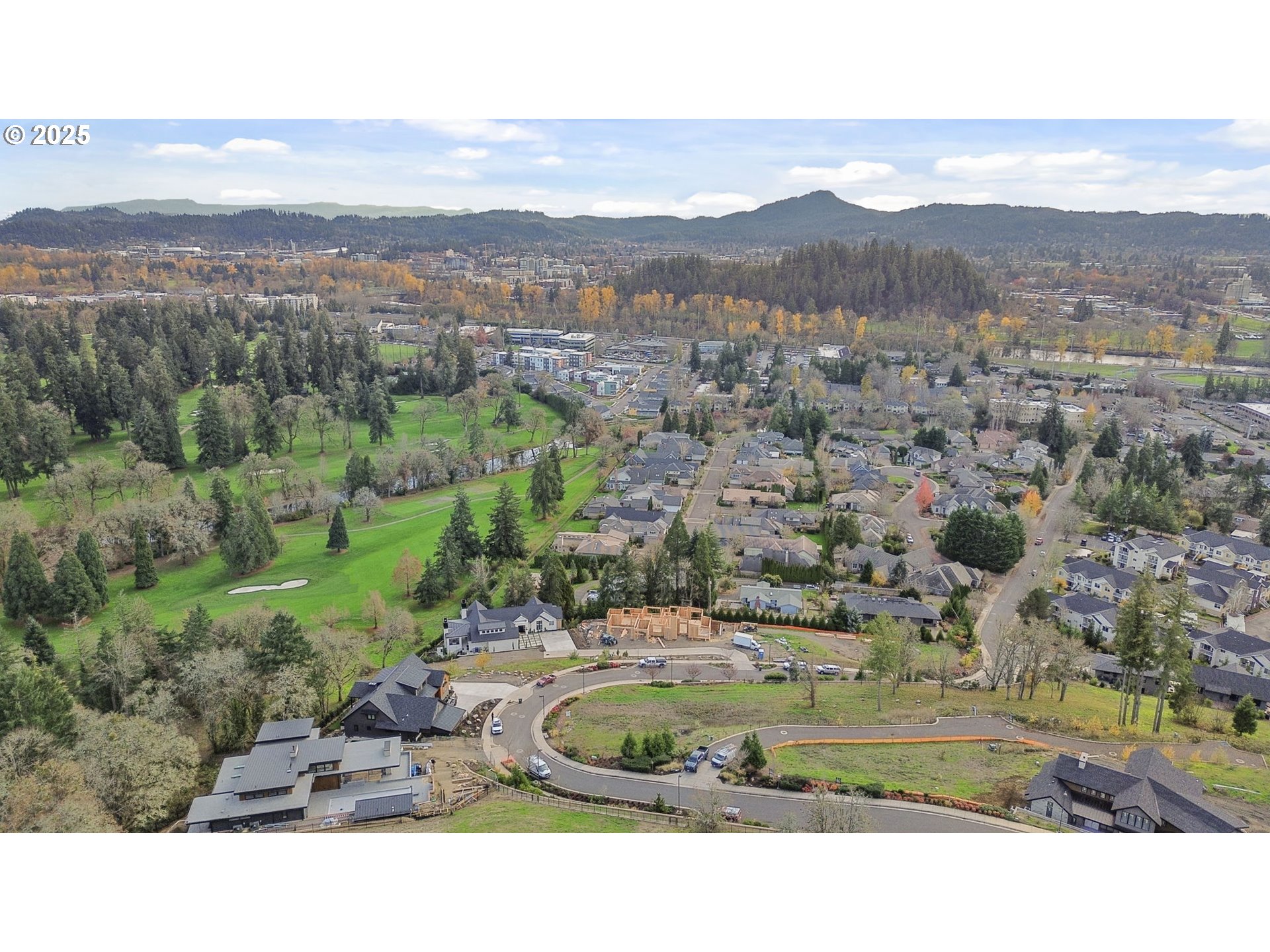 1282 Evening Star Lane Eugene, OR 97401 - Photo 23 of 38 a view of a city with mountains in the background