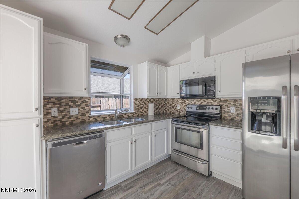 6333 Walnut Creek Road Reno, NV 89523 - Photo 4 of 29 12-Kitchen 2