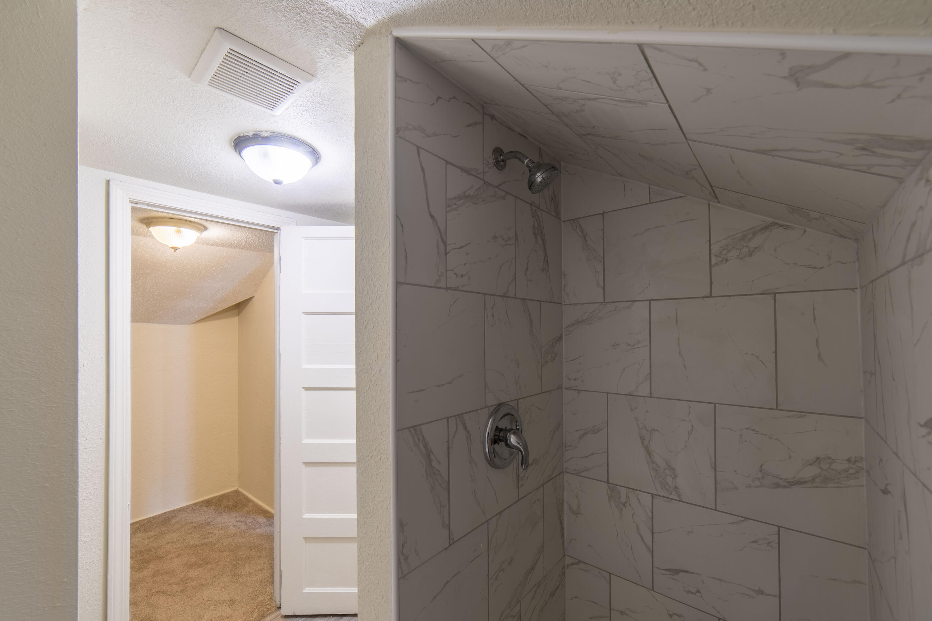 2222 North 51st Street Milwaukee, WI 53208 - Photo 21 of 26 Upper Bathroom