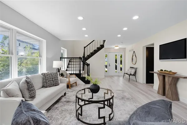 $675,000 | 406 Meyer Avenue, St. Louis, MO 63122