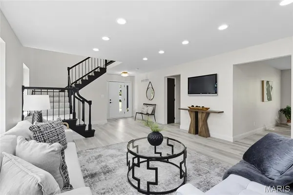 $675,000 | 406 Meyer Avenue, St. Louis, MO 63122