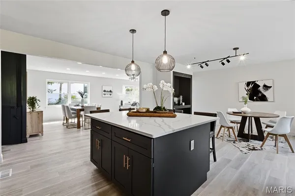 $675,000 | 406 Meyer Avenue, St. Louis, MO 63122
