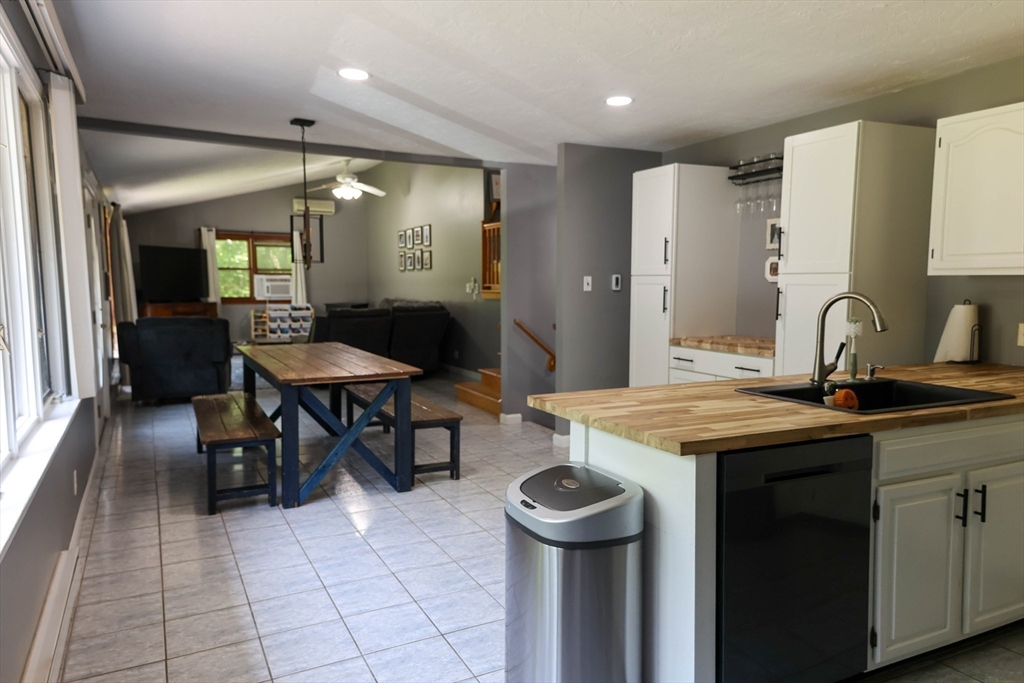 16 Debra Lane Barre, MA 01005 - Photo 8 of 38