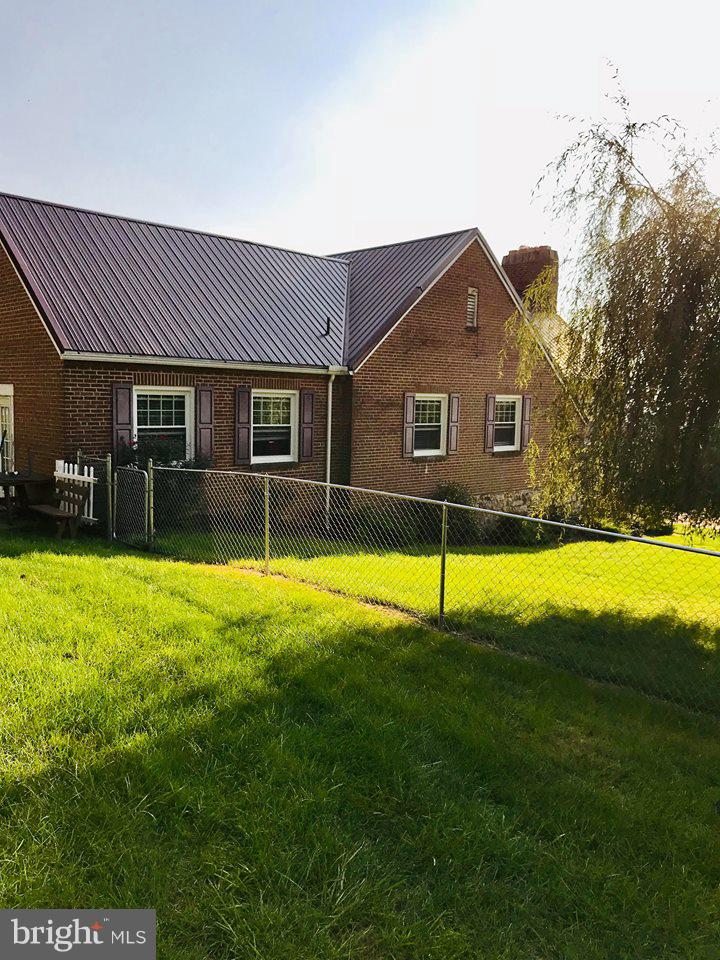 8908 Tomstown Road Waynesboro, PA 17268 - Photo 8 of 47 side exterior