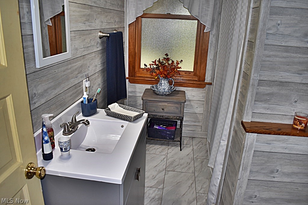 6670 Dunham Road Walton Hills, OH 44146 - Photo 9 of 35 First floor Full Bath was recently remodeled...gorgeous!