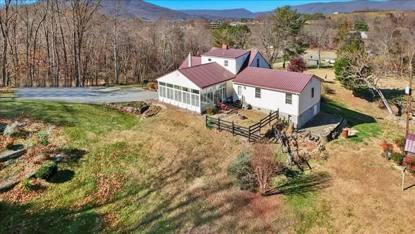 $310,000 | 290 Crickett Lane, Pearisburg, VA 24134