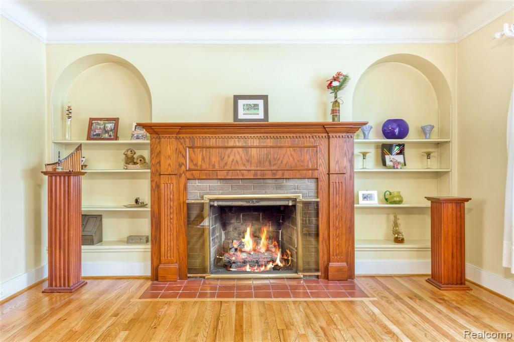 359 South Adams Road Birmingham, MI 48009 - Photo 4 of 36