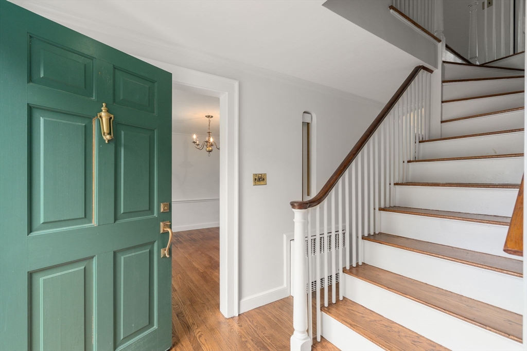 10 Magnolia Road Milton, MA 02186 - Photo 3 of 21