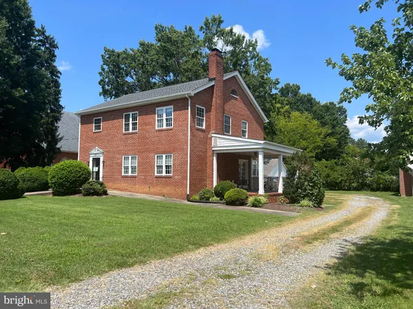 $1,900 | 221 North Main Street, Unit A, Bowling Green, VA 22427