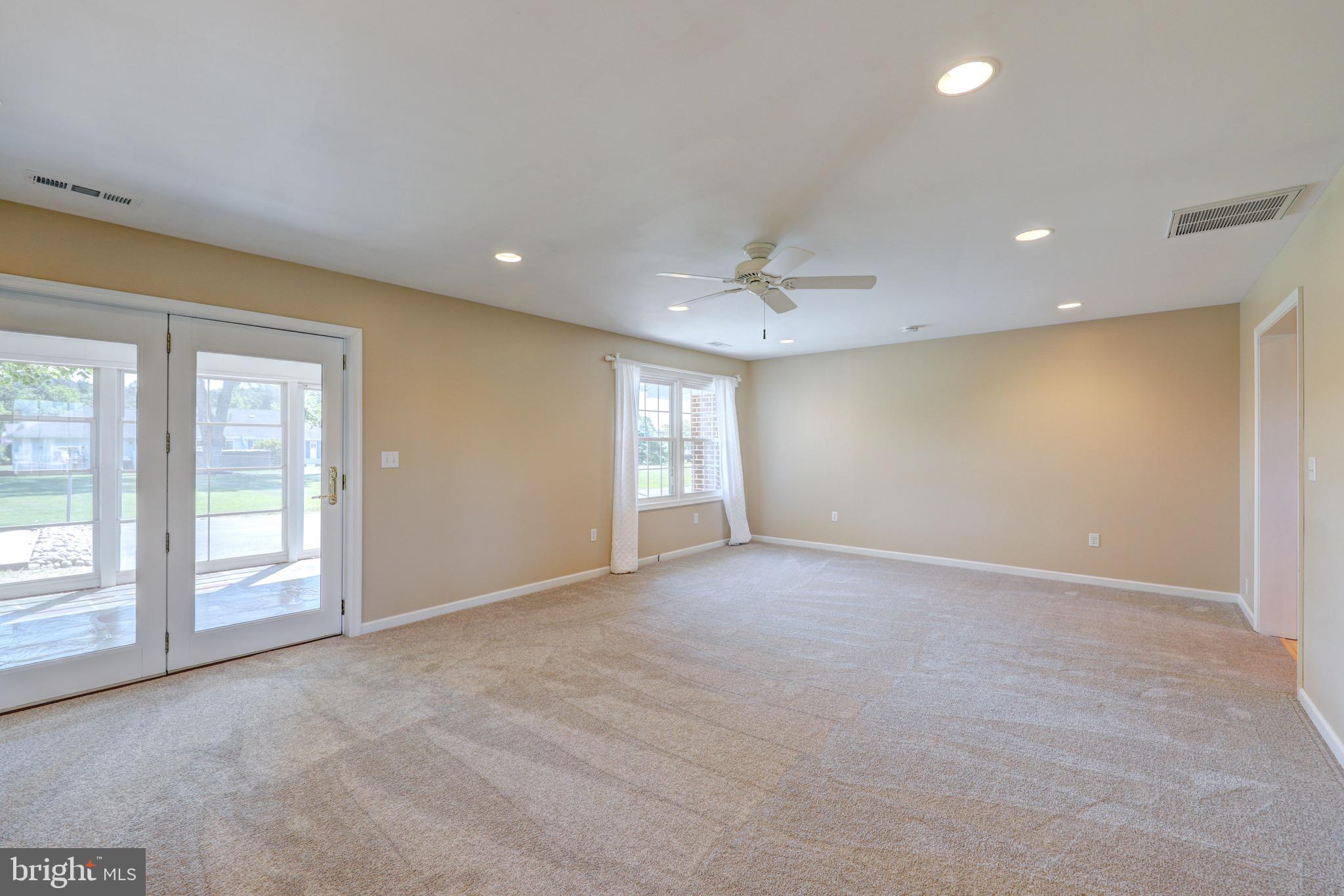10042 Friendship Road Berlin, MD 21811 - Photo 15 of 53 Family Room