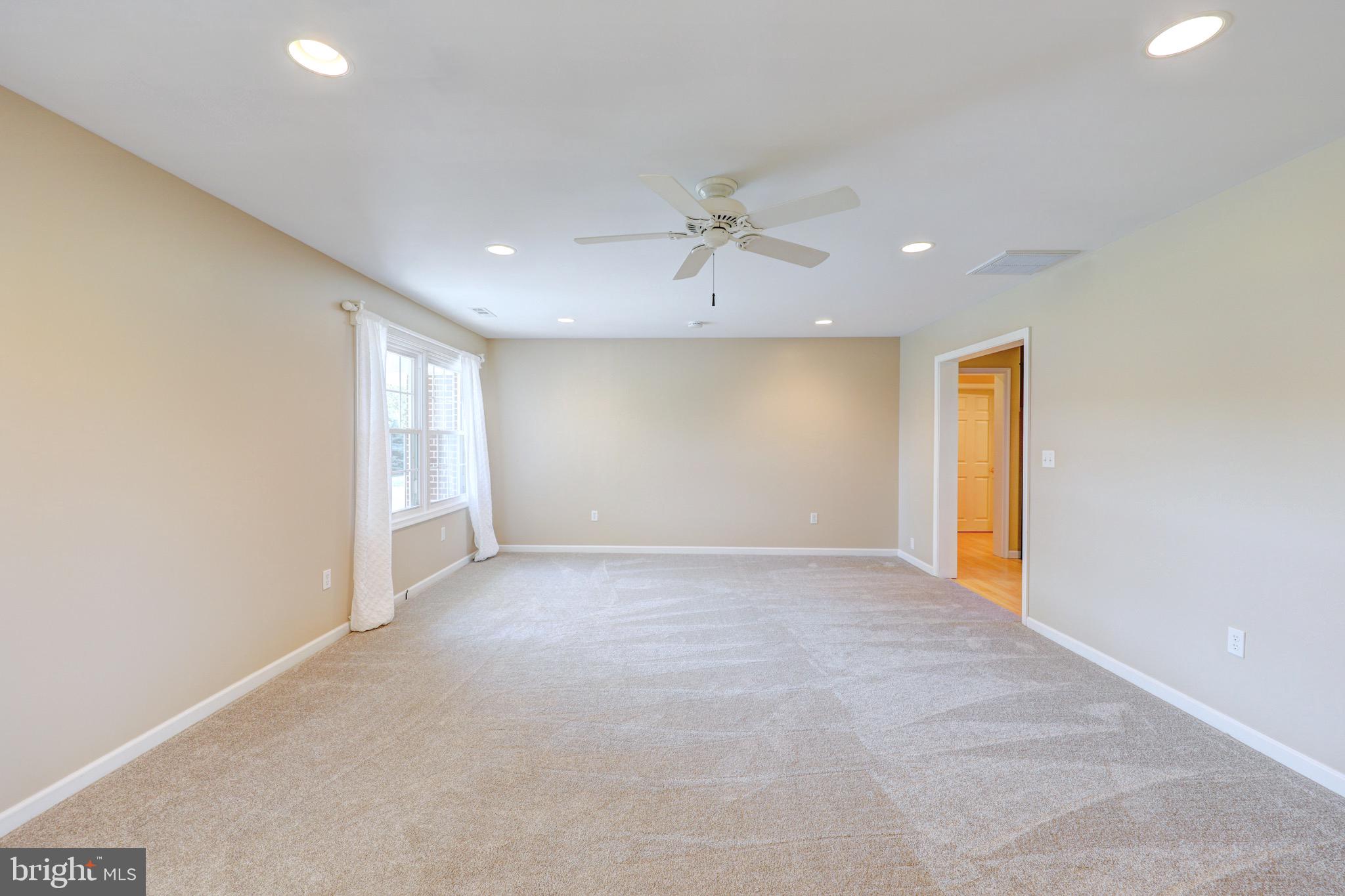10042 Friendship Road Berlin, MD 21811 - Photo 16 of 53 Family Room