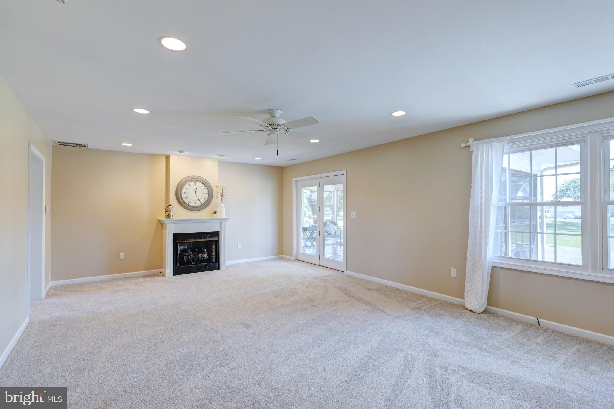 10042 Friendship Road Berlin, MD 21811 - Photo 20 of 53 Family Room