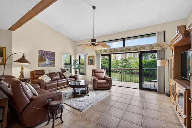 $695,000 | 2102 Fairway Drive South, Jupiter, FL 33477