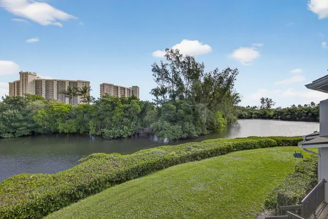 $695,000 | 2102 Fairway Drive South, Jupiter, FL 33477