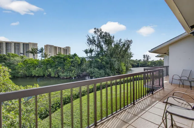 $695,000 | 2102 Fairway Drive South, Jupiter, FL 33477