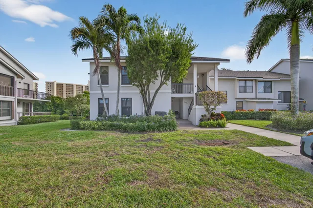 $695,000 | 2102 Fairway Drive South, Jupiter, FL 33477
