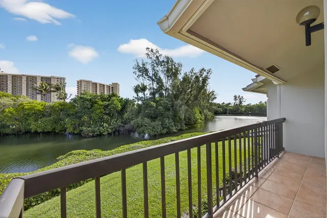 $695,000 | 2102 Fairway Drive South, Jupiter, FL 33477