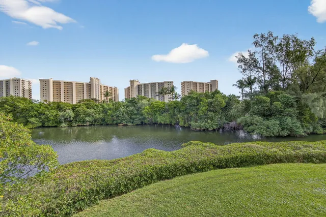 $695,000 | 2102 Fairway Drive South, Jupiter, FL 33477