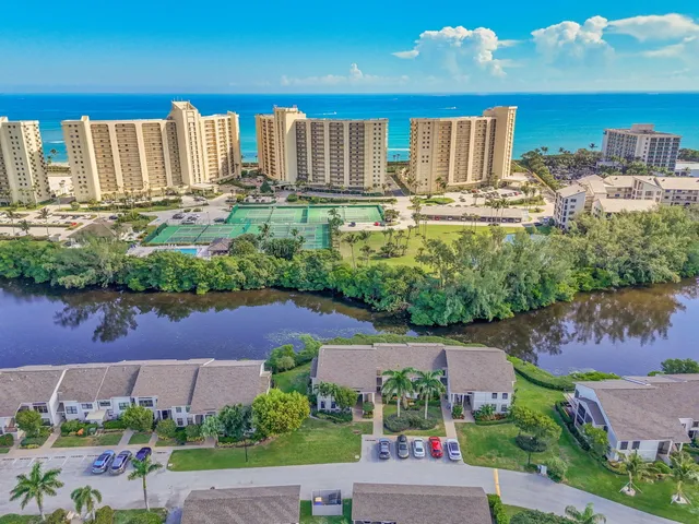 $695,000 | 2102 Fairway Drive South, Jupiter, FL 33477