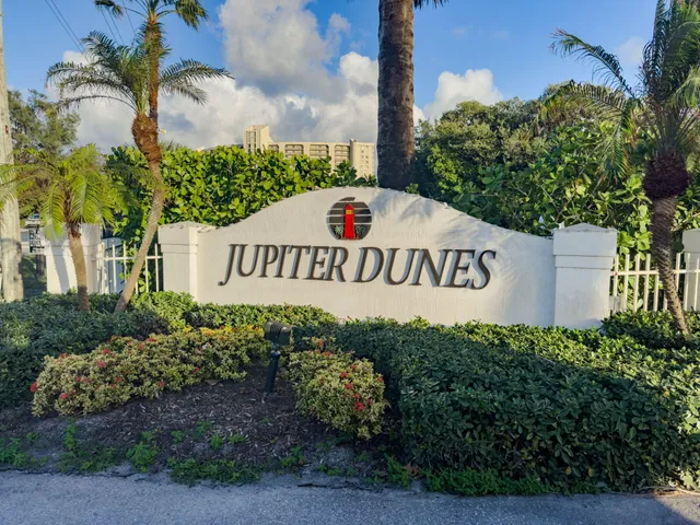 $695,000 | 2102 Fairway Drive South, Jupiter, FL 33477