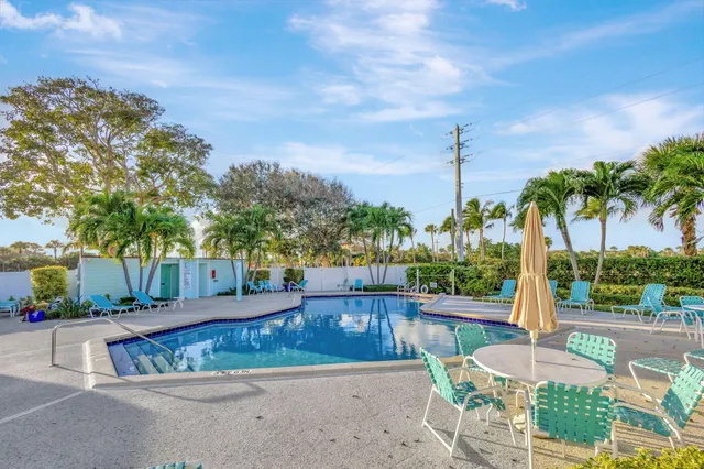 $695,000 | 2102 Fairway Drive South, Jupiter, FL 33477