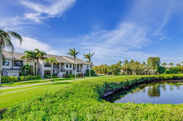 $695,000 | 2102 Fairway Drive South, Jupiter, FL 33477