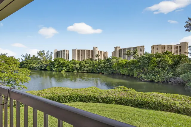 $695,000 | 2102 Fairway Drive South, Jupiter, FL 33477