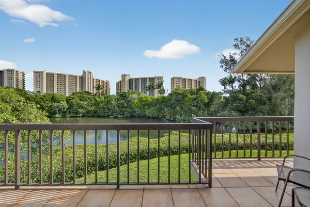 $695,000 | 2102 Fairway Drive South, Jupiter, FL 33477