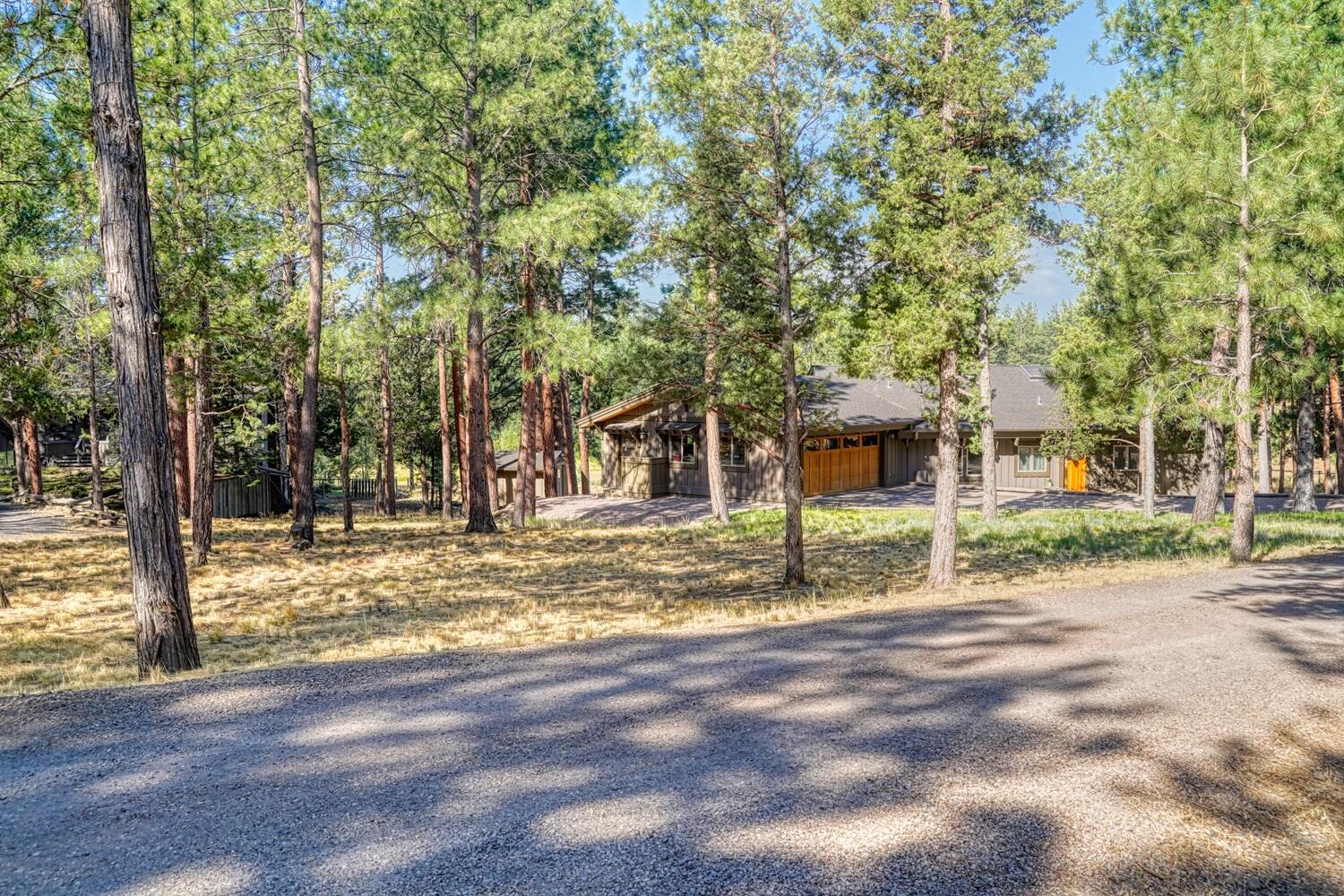 69933 Meadow View Road Sisters, OR 97759 - Photo 35 of 44 DSC07685