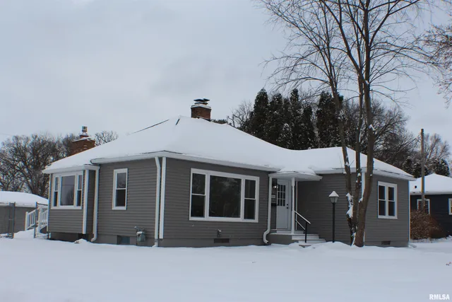 $349,900 | 1611 Coffelt Avenue, Davenport, IA 52803