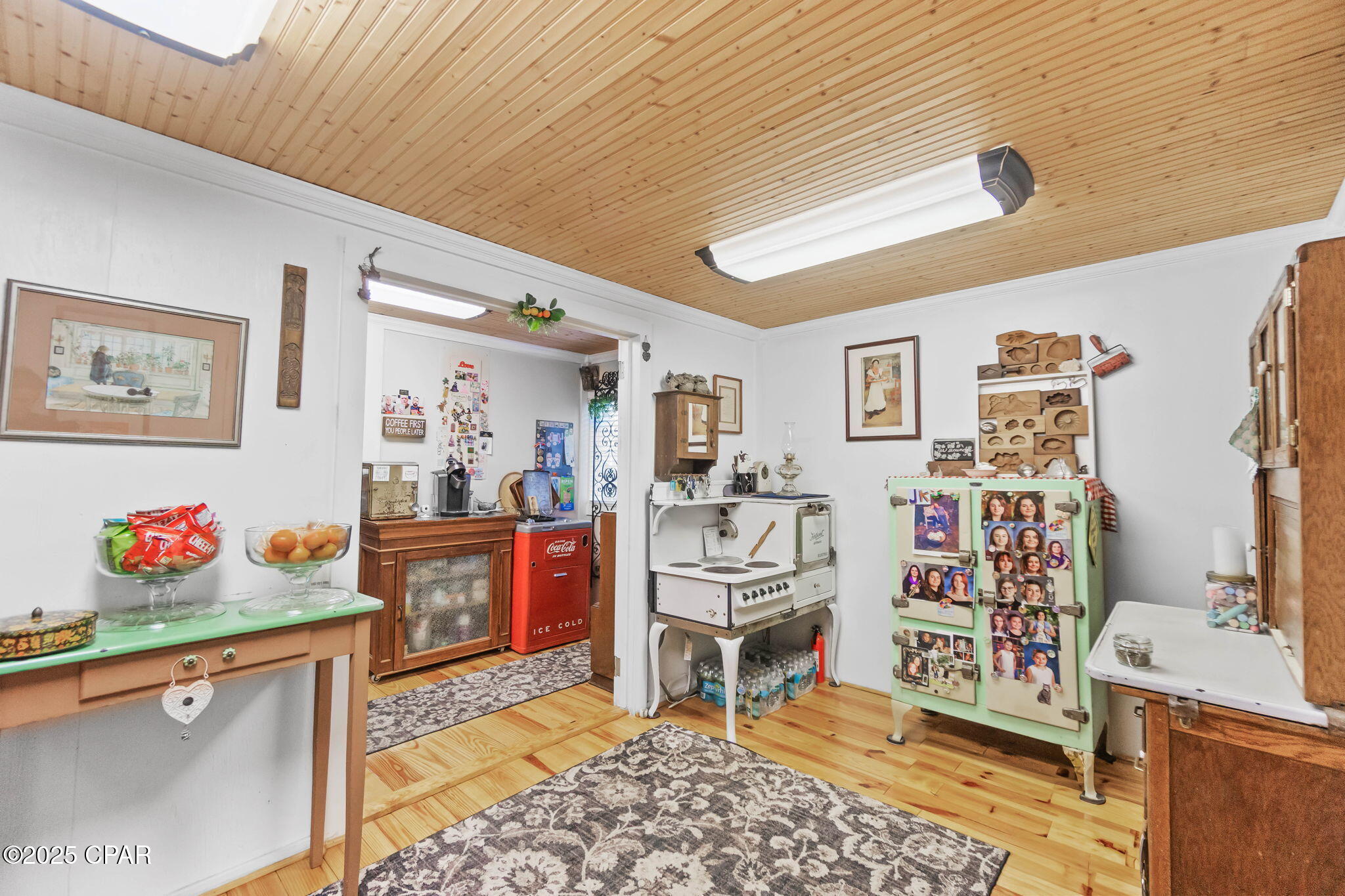 1748 Georgia Street Alford, FL 32420 - Photo 2 of 59