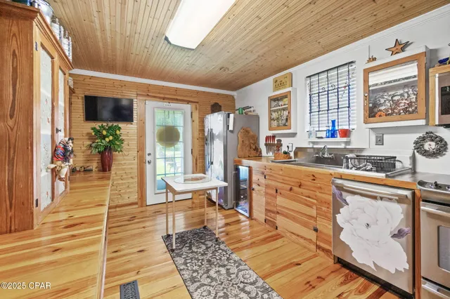 $595,000 | 1748 Georgia Street, Alford, FL 32420