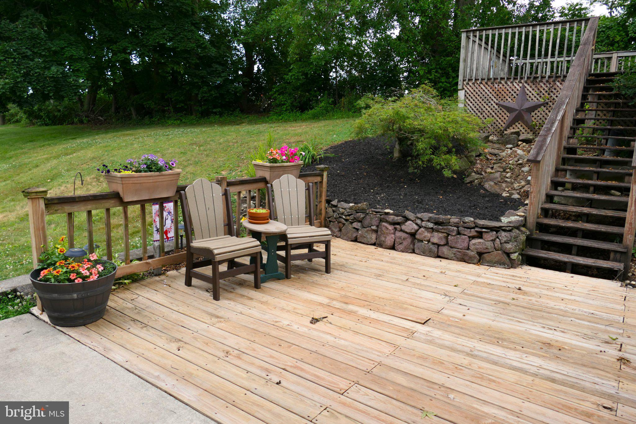 178 Riders Way Lebanon, PA 17042 - Photo 6 of 24 Charming deck with lush greenery.