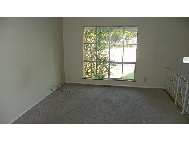 115 Regents Road Columbus, OH 43230 - Photo 2 of 17