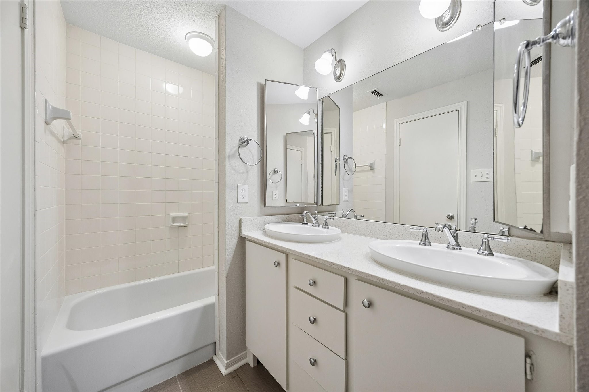 718 Bering Drive, Unit B Houston, TX 77057 - Photo 16 of 25