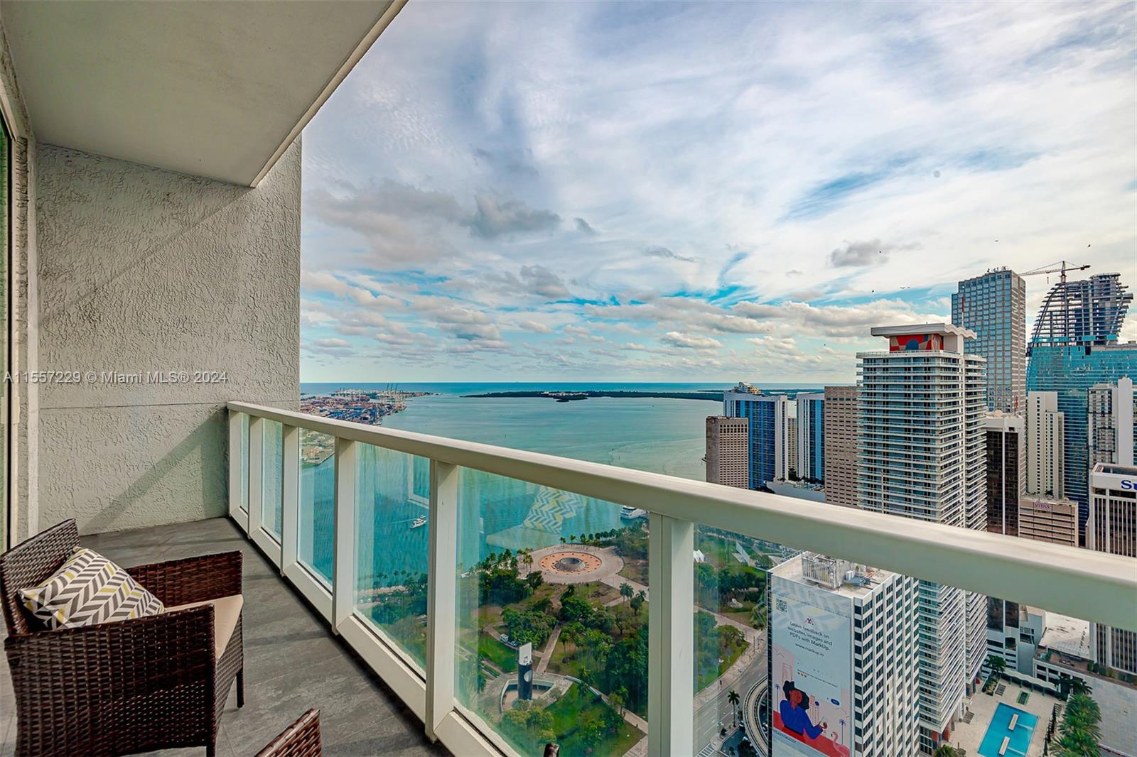 244 Biscayne Boulevard, Unit UPH4907 Miami, FL 33132 - Photo 16 of 38 a balcony with an outdoor view