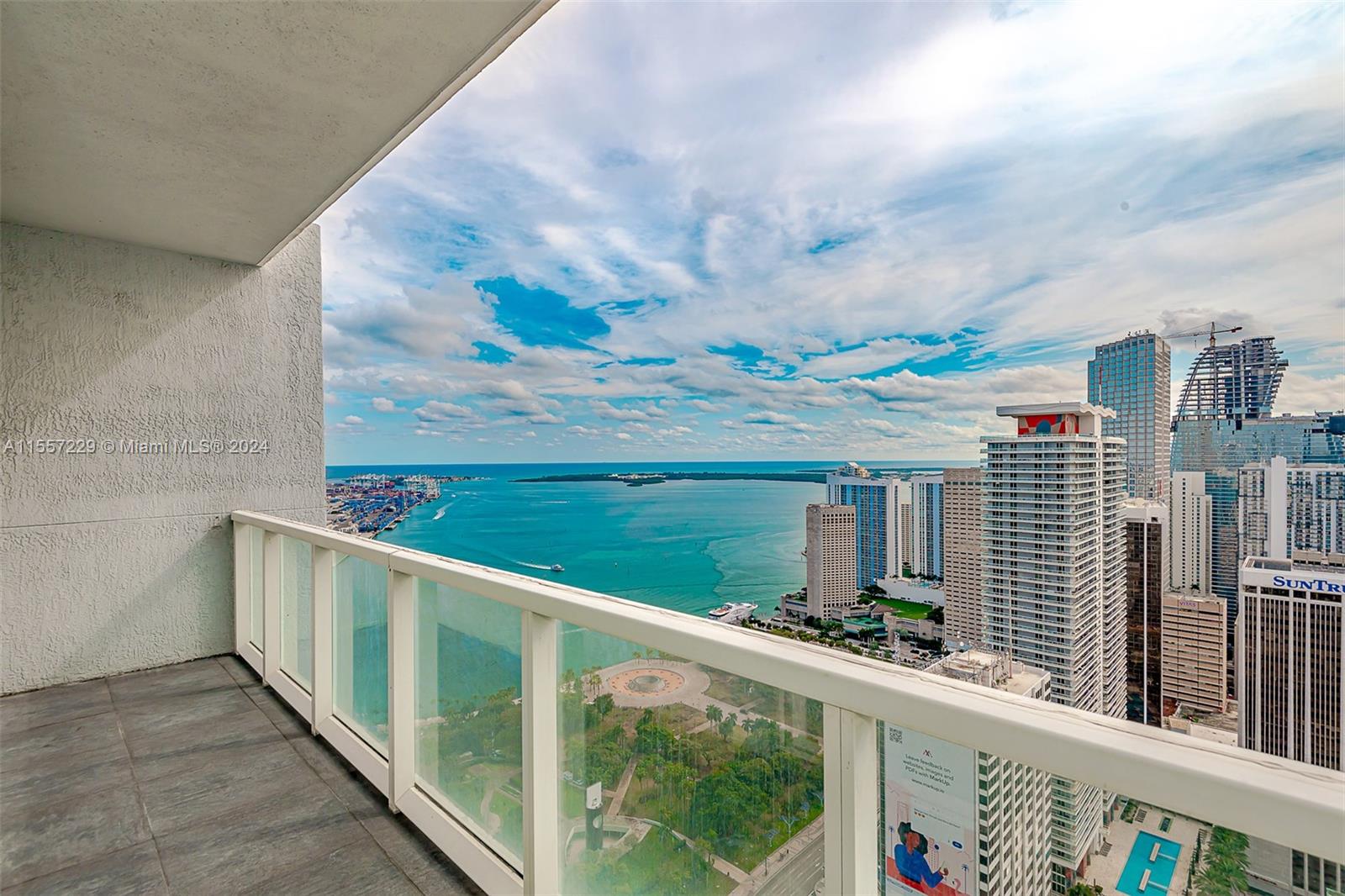 244 Biscayne Boulevard, Unit UPH4907 Miami, FL 33132 - Photo 17 of 38 a view of a balcony with lake view