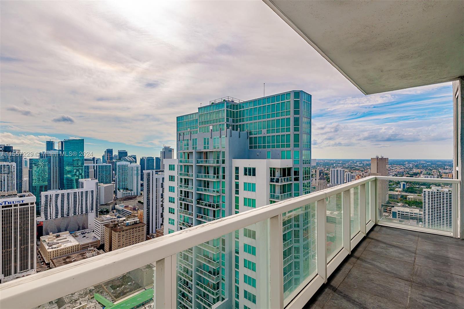 244 Biscayne Boulevard, Unit UPH4907 Miami, FL 33132 - Photo 20 of 38 a view of balcony with city view