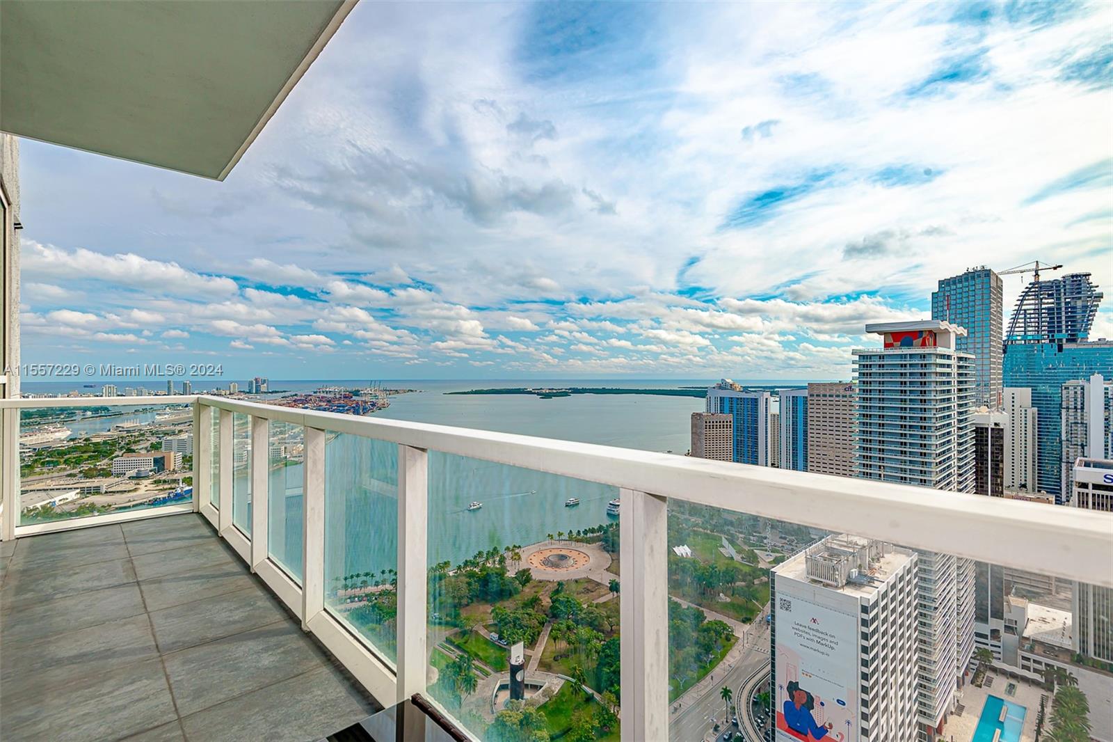 244 Biscayne Boulevard, Unit UPH4907 Miami, FL 33132 - Photo 21 of 38 a view of a balcony with city view
