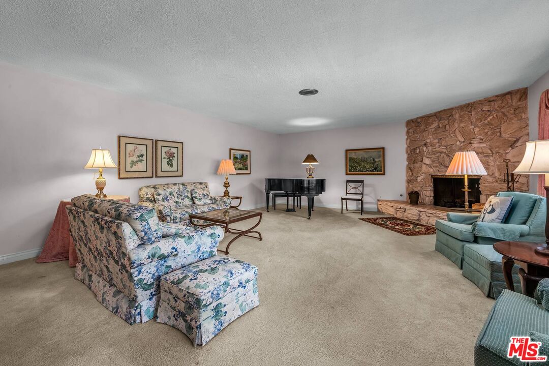 575 East Channel Road Los Angeles, CA 90402 - Photo 6 of 39