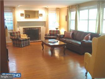 617 Weadley Road Wayne, PA 19087 - Photo 3 of 12 Living Room
