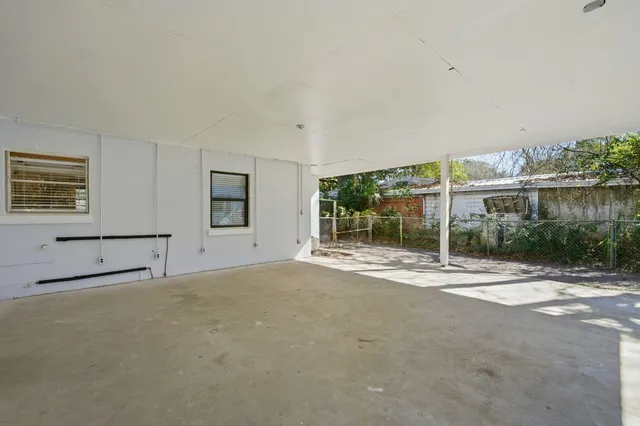 a view of a house with backyard
