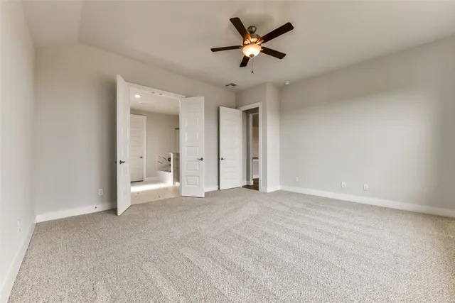 an empty room with fan and a ceiling fan