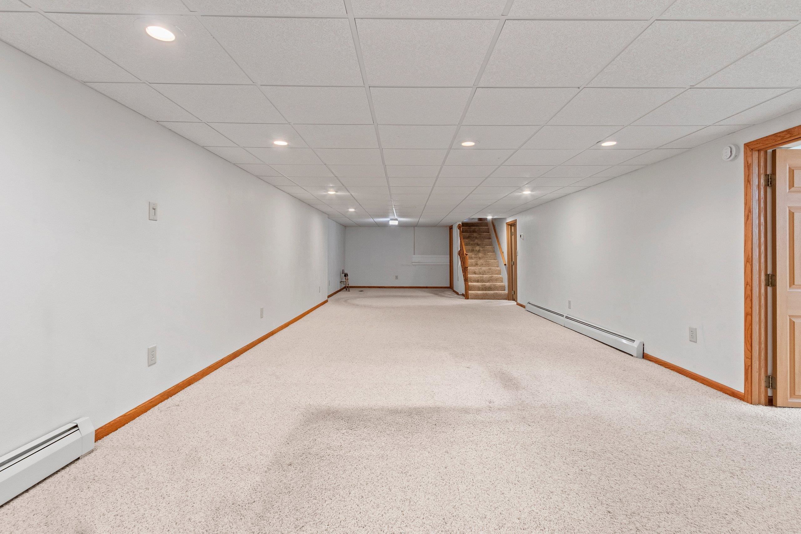 1203 Valleyview Road Green Bay, WI 54304 - Photo 33 of 81