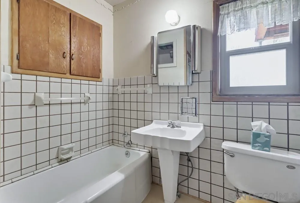 602 Starbright Lane Alpine, CA 91901 - Photo 28 of 73 a bathroom with a sink a toilet and shower