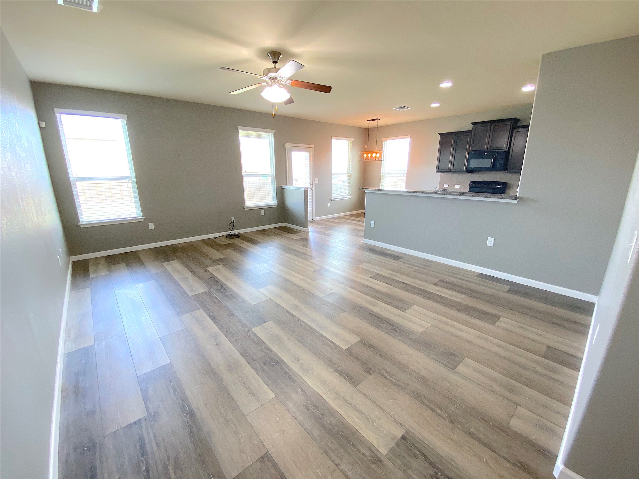 122 Liard River Road Hutto, TX 78634 - Photo 6 of 33