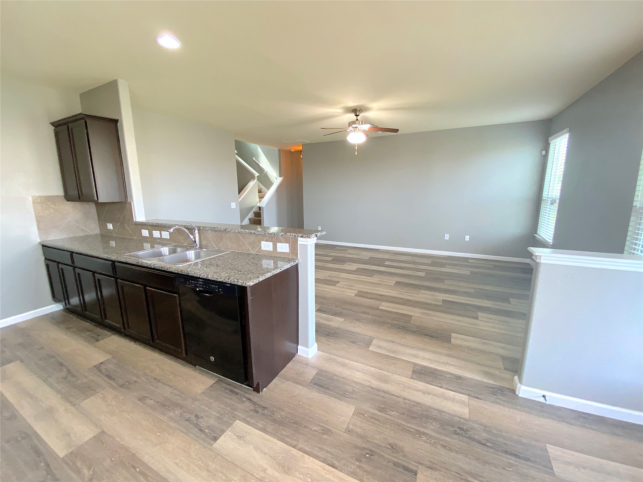 122 Liard River Road Hutto, TX 78634 - Photo 8 of 33