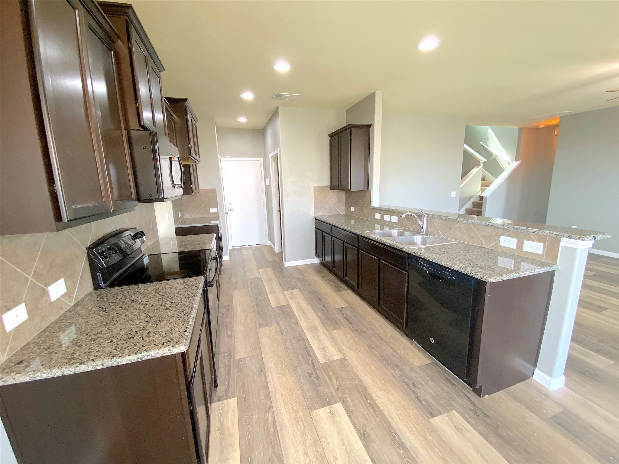 122 Liard River Road Hutto, TX 78634 - Photo 10 of 33