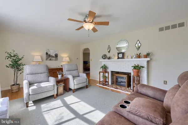 $269,900 | 2401 Seneca Drive, York, PA 17408